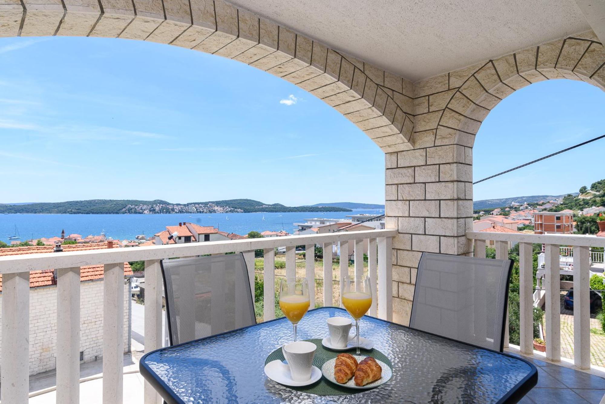 Apartments Eva Trogir Exterior photo
